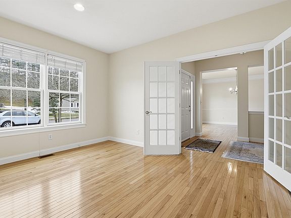 4th image of 19 Sandstone Rd #0