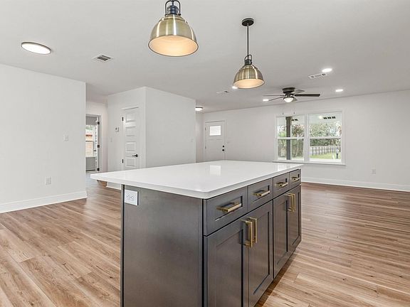5th image of 3330 Maplewood Dr
