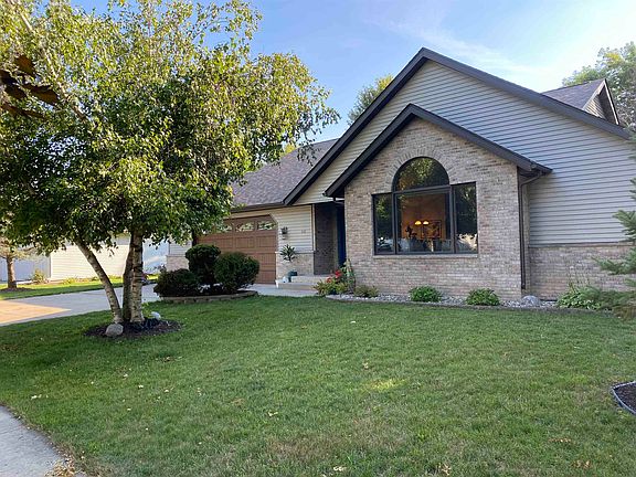 3rd image of 406 Trailside Dr