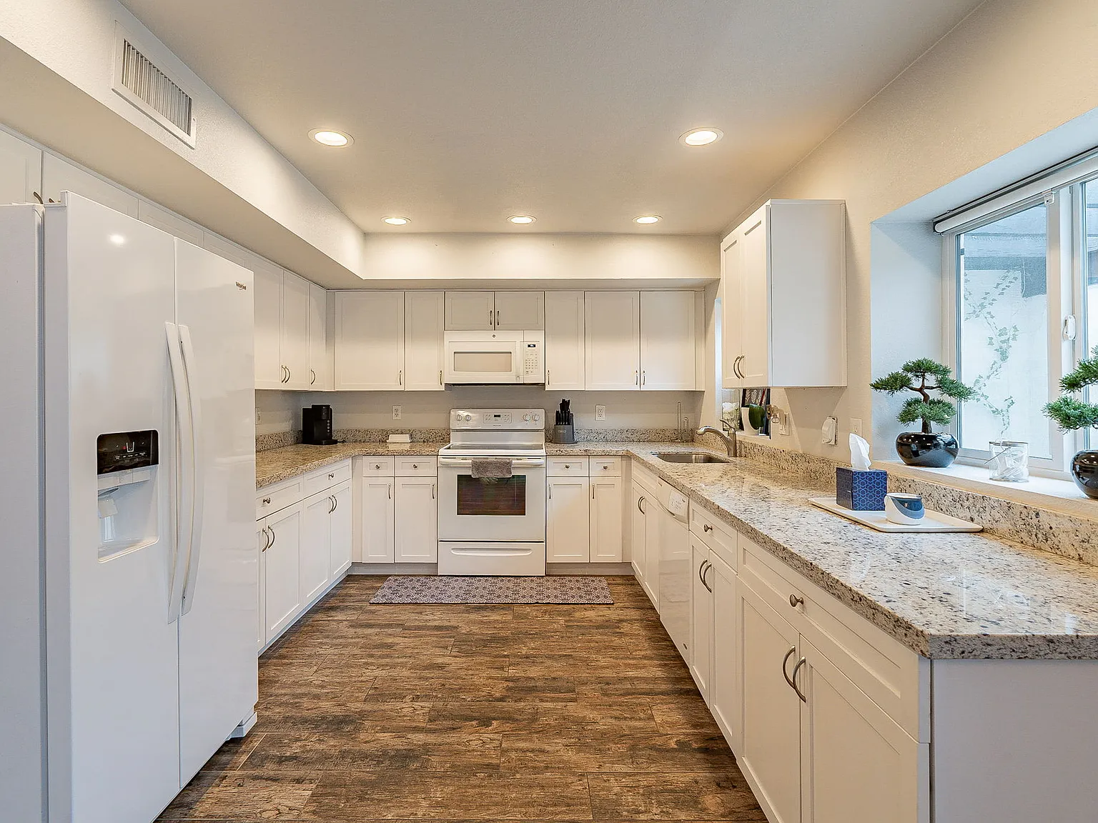 2 bed, 2.5 bath, 1552 sqft, $2,700 — Photo 1