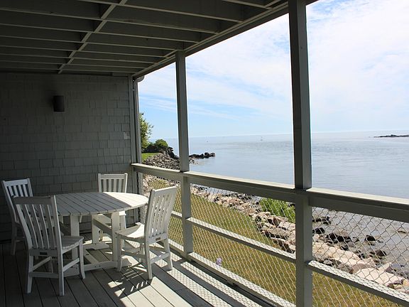 Dine with this view towards the ocean. Plenty of warm weathe