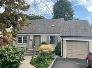 2052 Redan Dr, Mississauga, ON L4Y1N8