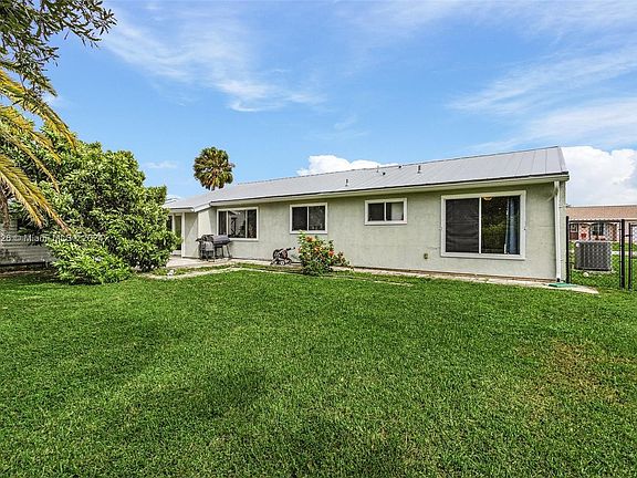 3rd image of 4365 Avanti Cir