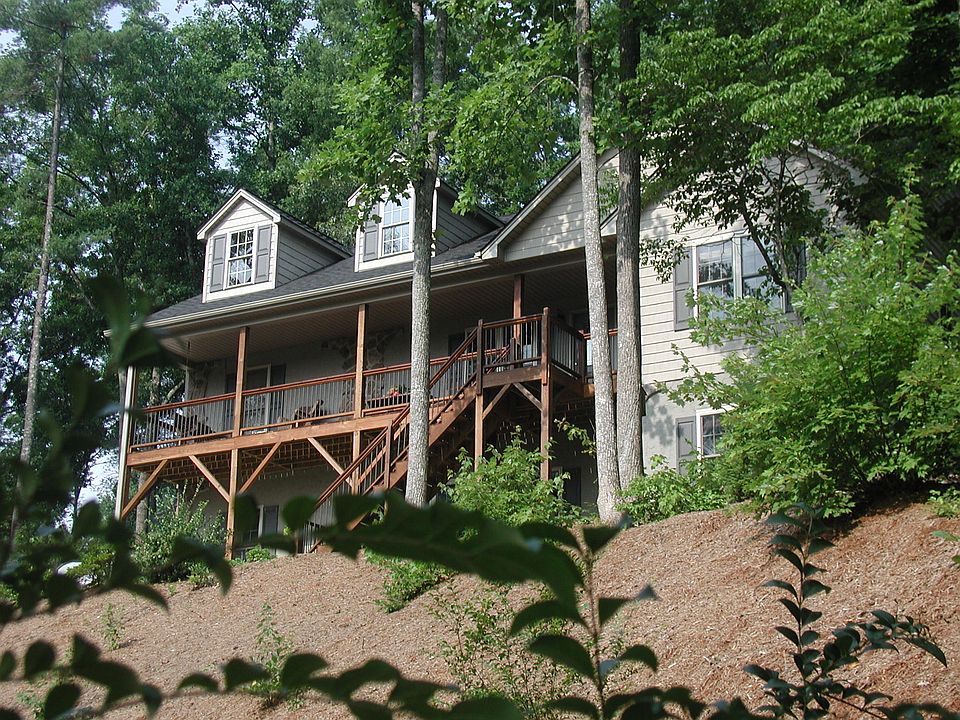 1st image of 1005 Hawthorne Dr NE