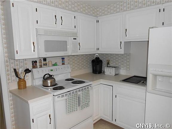4th image of 8031 Thyme Cir