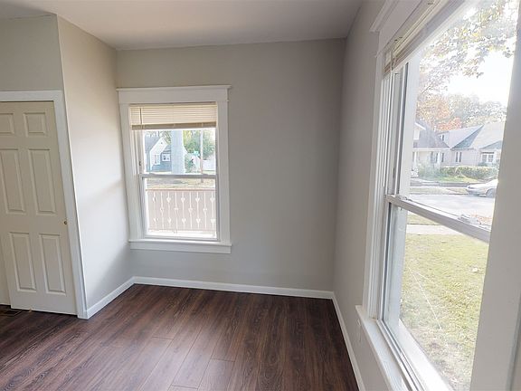 5th image of 404 W Garfield Ave