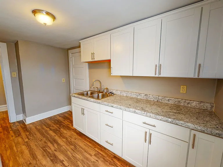 208 S 5th St — Photo 24