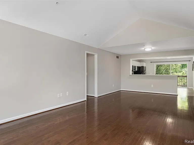28126 Carlton Way Dr — Photo 3