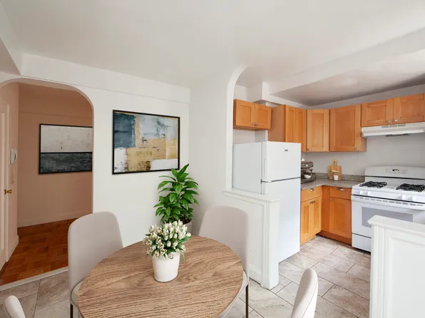 425 West 205th Street 5C image 3 of 25