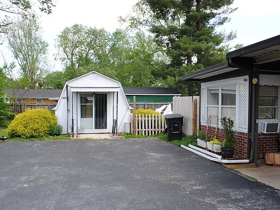 4th image of 403 Olympia Pl