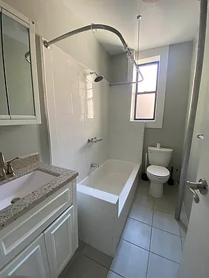 Rented by City Prime Commercial Realty  | media 9