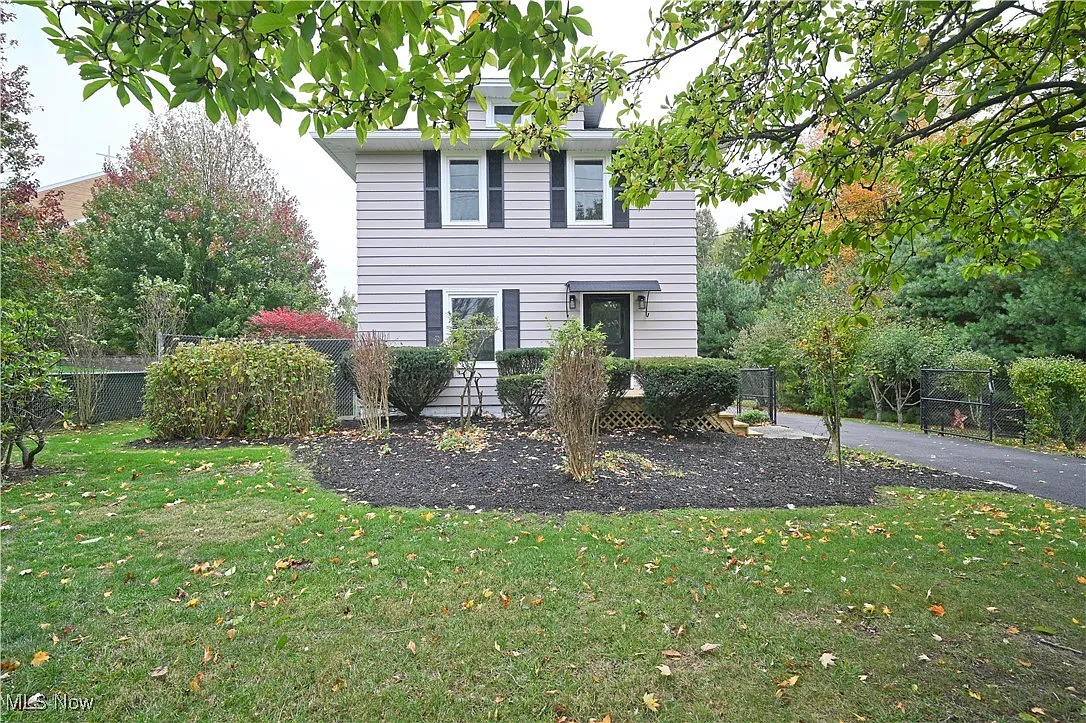 2667 Center Rd photo 1