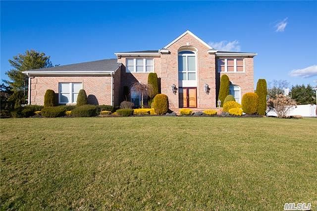 1st image of 15 Woodbury Farms Dr