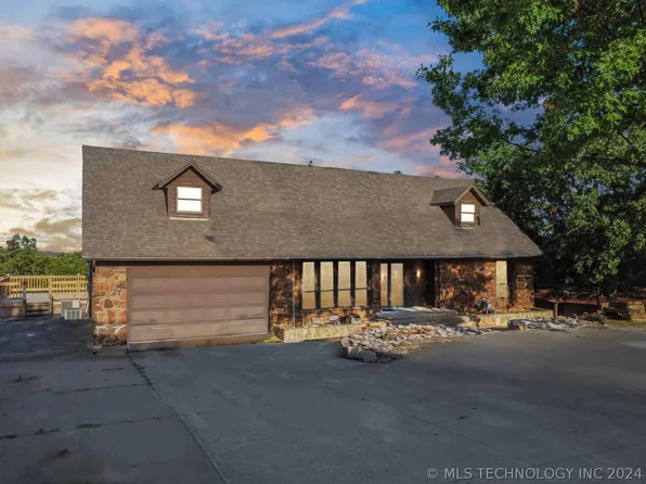 509 Oak Ridge Dr, Sand Springs, OK 74063