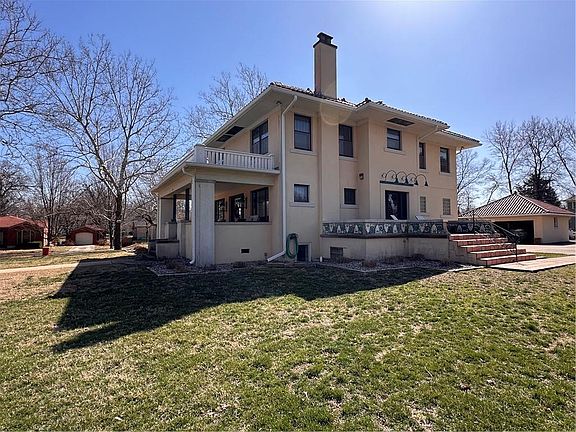 2nd image of 301 Winwood Dr