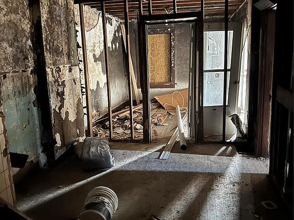 5th image of 1519 Herder St