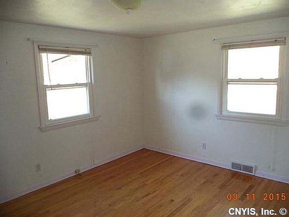 3rd image of 102 Dunlap Dr