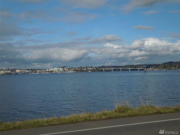 3rd image of 1975 Beach Dr E