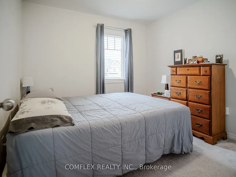 9 Barfoot St — Photo 8