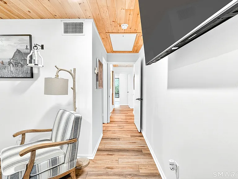 401 Heritage Vlg #B — Photo 5
