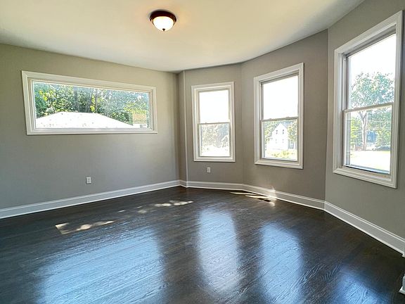5th image of 176 Oakwood Ave