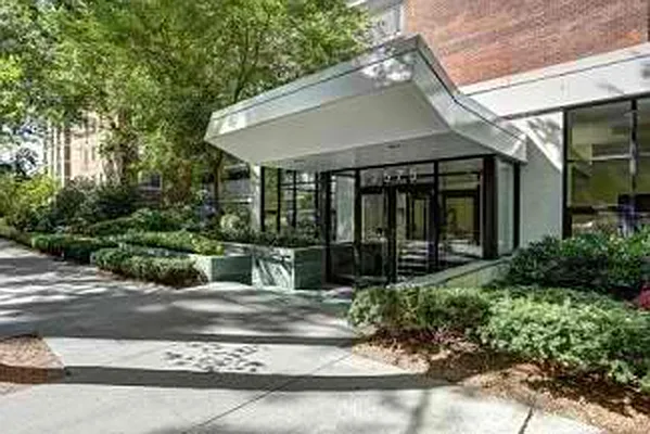 Sold by R New York | media 27