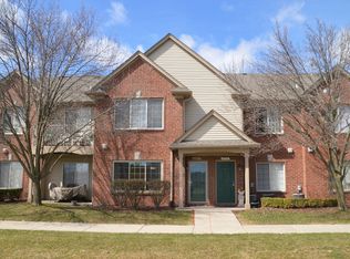 45512 Hidden View Ct, Utica, MI