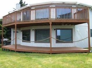 135 Crescent St, Depoe Bay, OR 97341