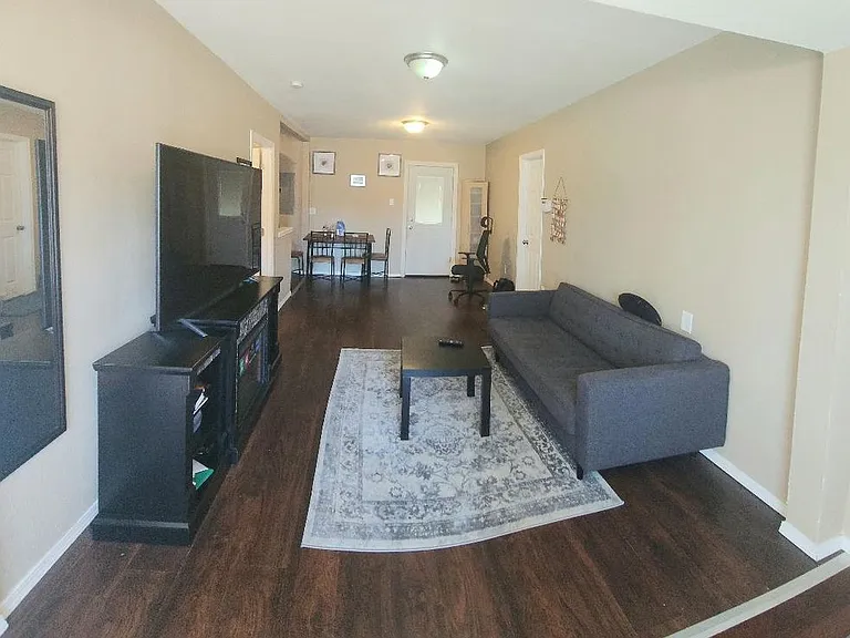 231 Military Rd E — Photo 13