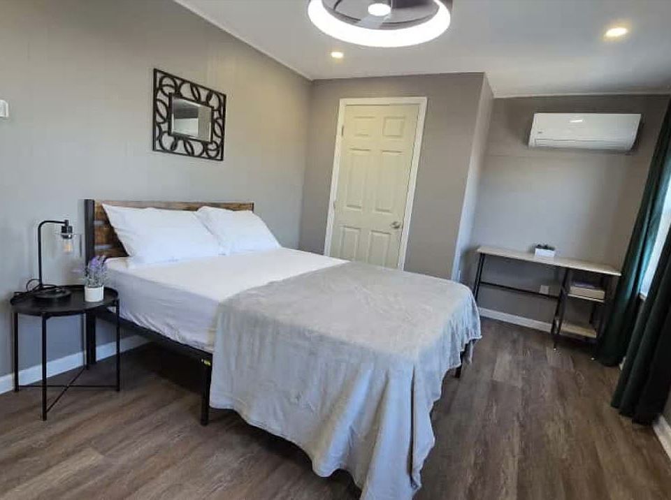 1st image of 1421 S Carey St #2