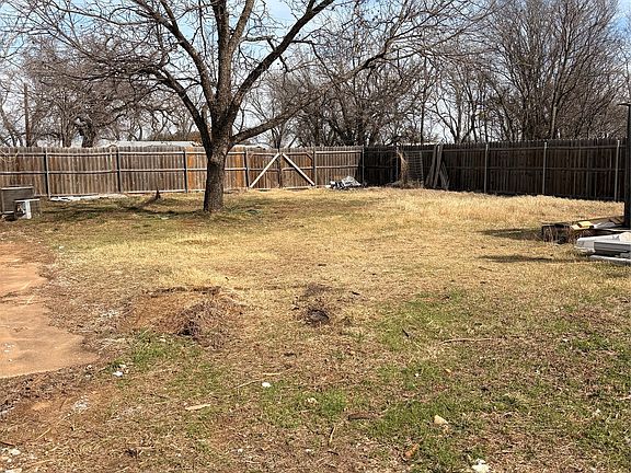 3rd image of 616 Breckenridge Hwy