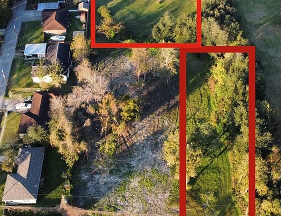 Overhead view (red lines are an estimate of lot lines, not official survey)