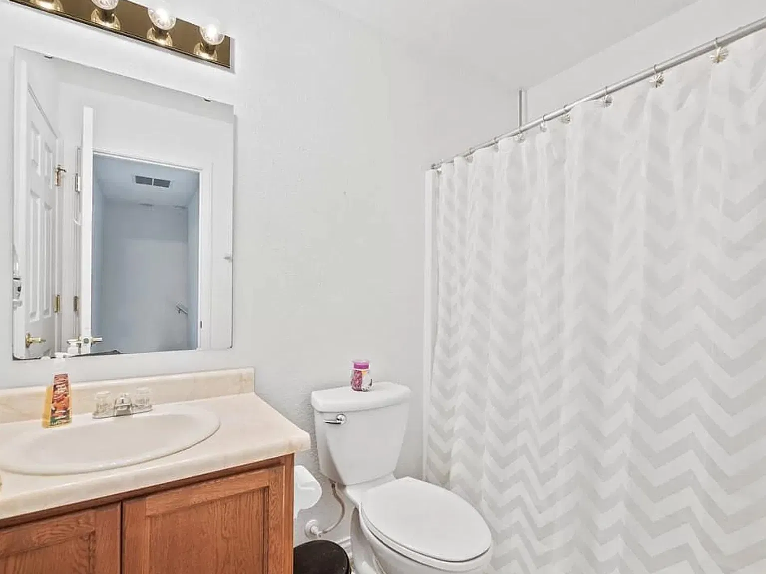 3025 Armory Dr — Photo 4