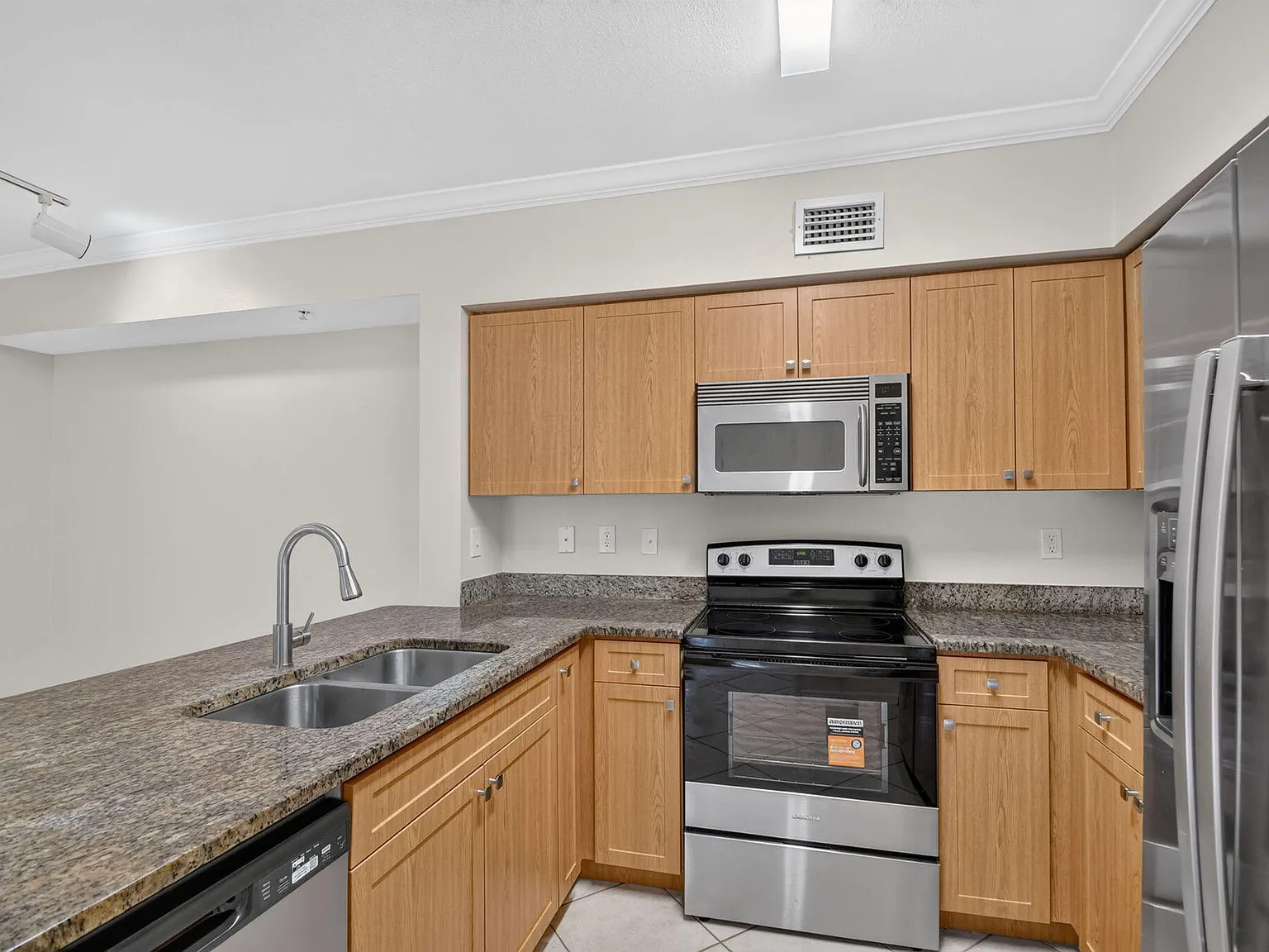 3 bed, 2.0 bath, 1493 sqft, $2,750 — Photo 2