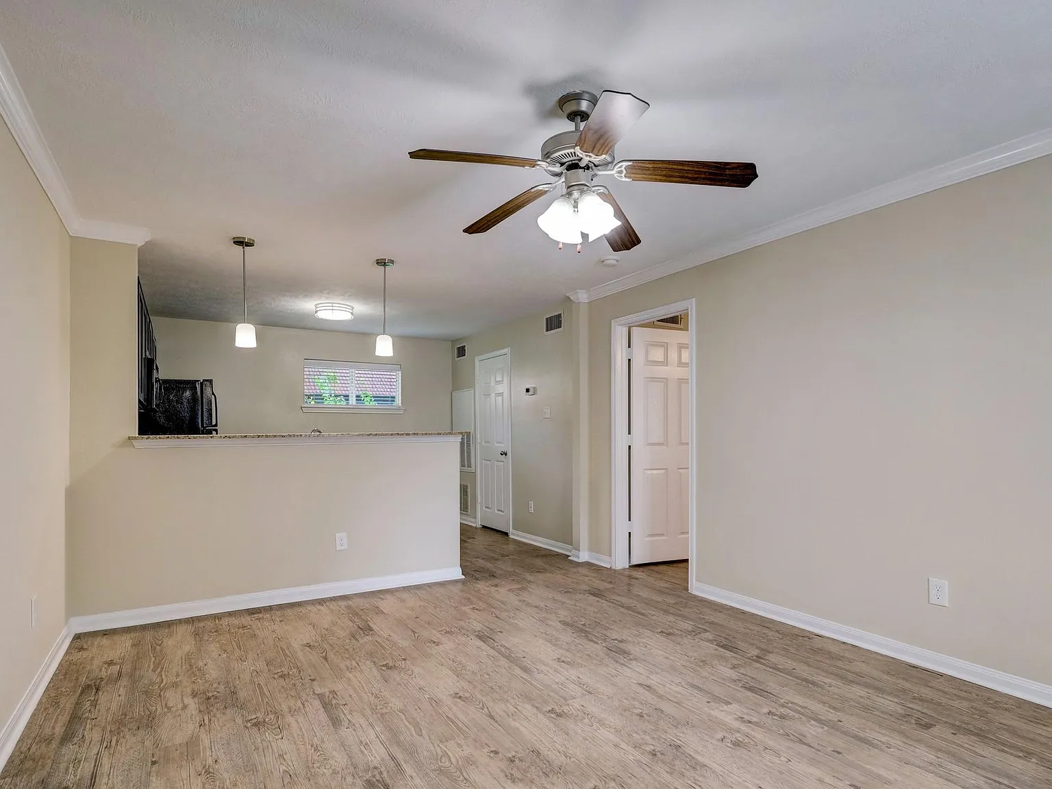 1 bed, 1.0 bath, 624 sqft, $1,295 — Photo 3