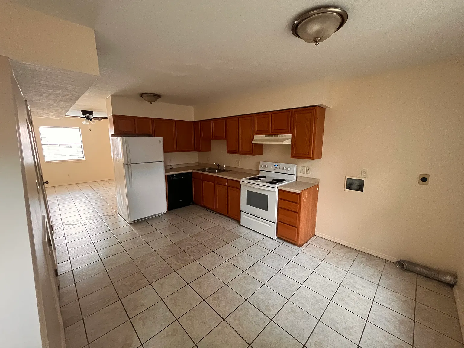 2 bed, 1.5 bath, 1100 sqft, $1,350 — Photo 4