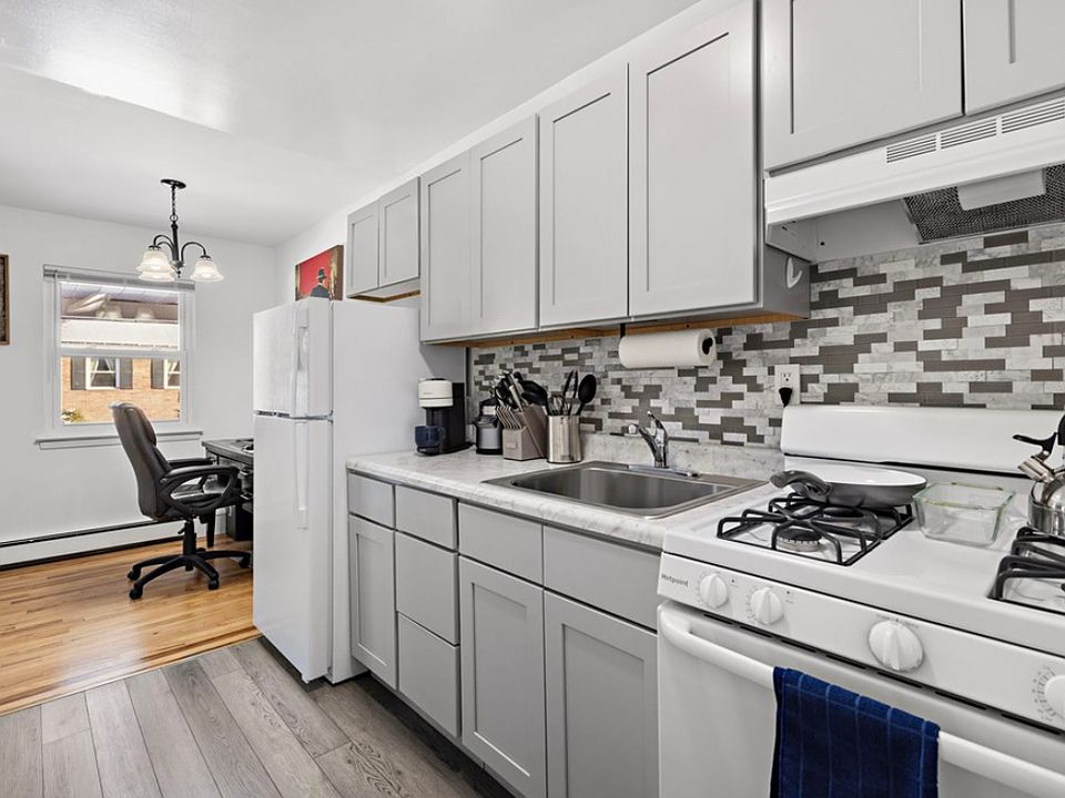1st image of 425 Madison Ave #31e0ce6fb