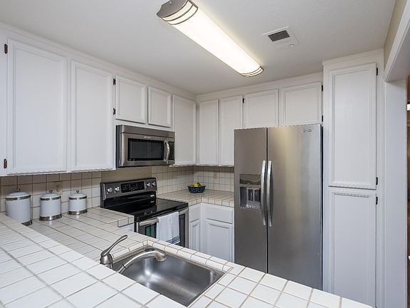 4th image of 2506 La Terrace Cir