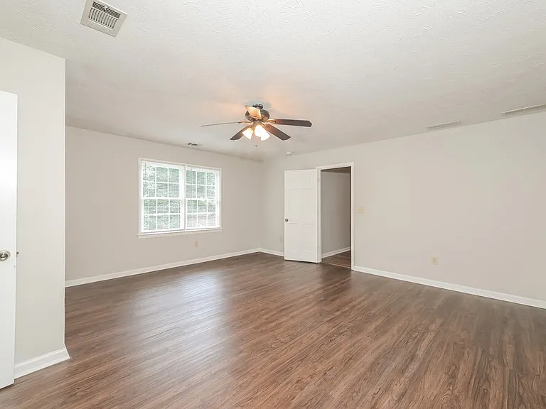 2481 Meadowglen Trl — Photo 10