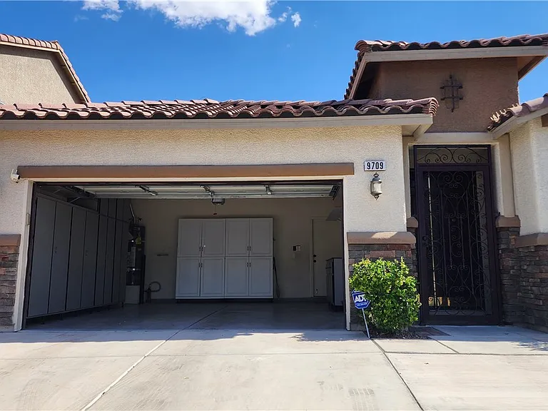9709 Hawk Cliff Ave — Photo 29