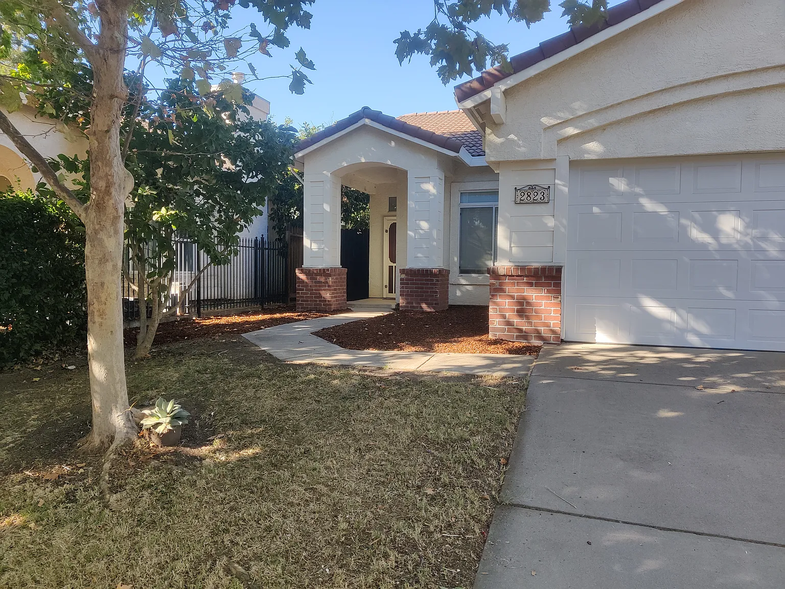 2823 Prado Ln photo 1