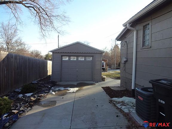 3rd image of 6305 Franklin St