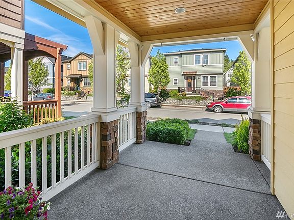 3rd image of 1575 14th Pl NE