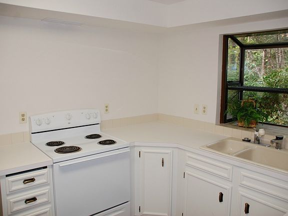 3rd image of 2301 NE Perkins Way Lake