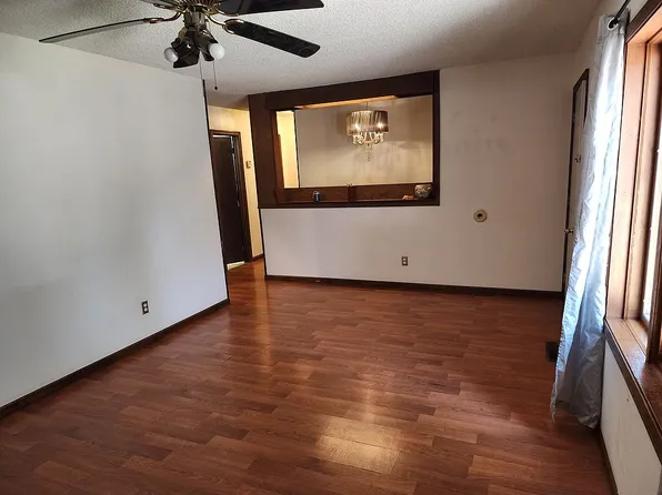 1313 Summit St, Garden City, KS 67846