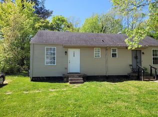 1220 Greenfield Dr, Clarksville, TN 37040
