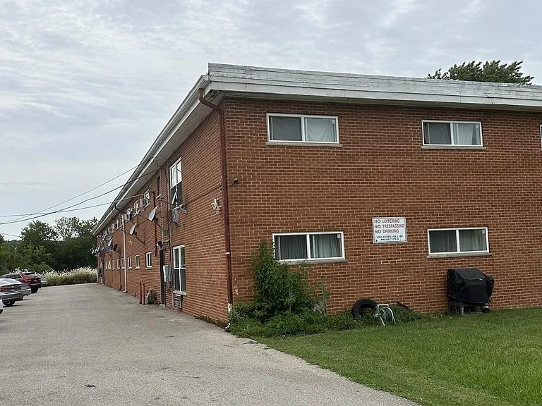 1121 Birch Dr — Photo 3