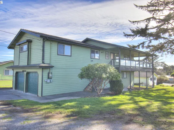 405 Arnold Ln, Brookings, OR 97415