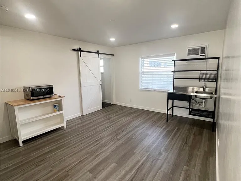 1015 SW 4th Ave #B — Photo 7