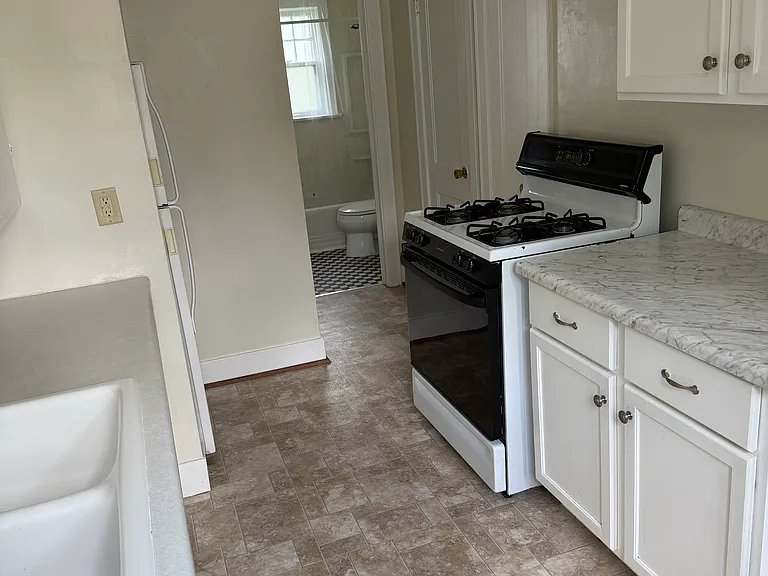 305 E 3rd St #2 — Photo 6